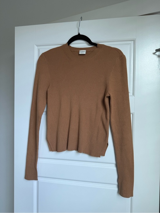 Abercrombie & Fitch Sweaters - Abercrombie & Fitch Camel Crew Neck Ribbed Sweater
